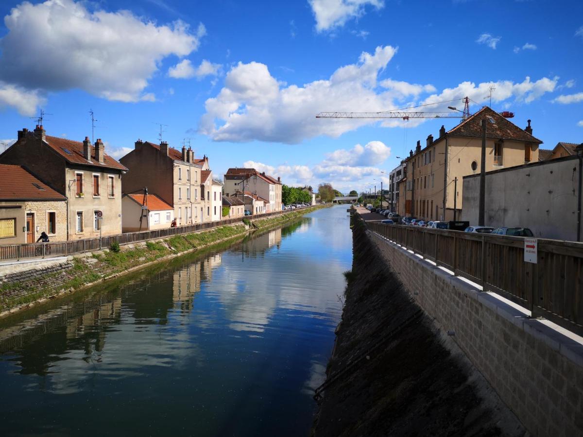 Apartamento Au 4 Le Long Du Canal Avec Parking Dijon Exterior foto